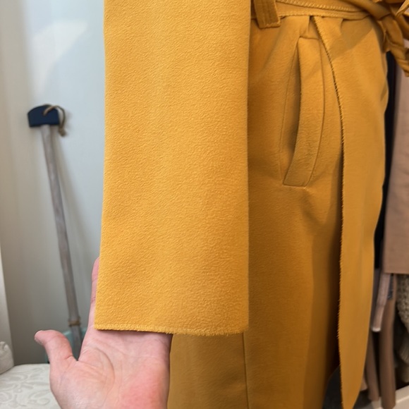 Gorgeous mustard yellow, light weight jacket!! In Size M - Picture 7 of 16